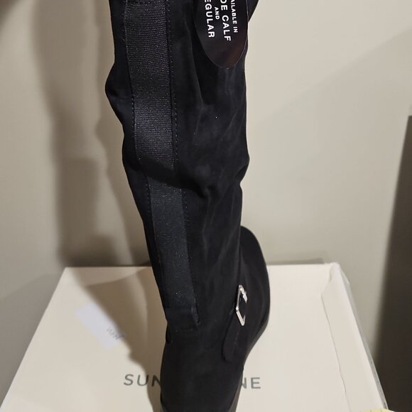 Knee high boots - Picture 1 of 3